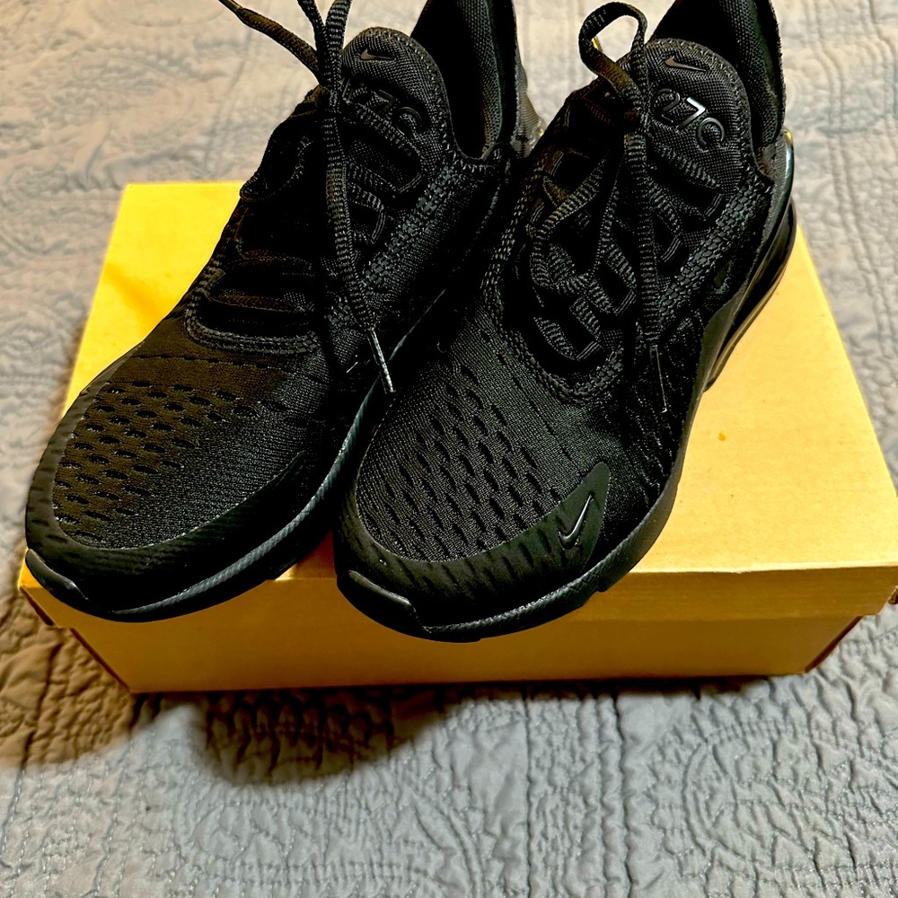 Black Nike AirMax 270 , Size 6.5 Womens